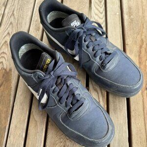Nike Air Force 1 GORE-TEX Low in Navy Obsidian, size US 10.5
